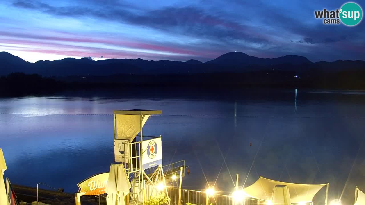 Spletna kamera Velenjsko jezero – Pogled v živo z Velenjske plaže