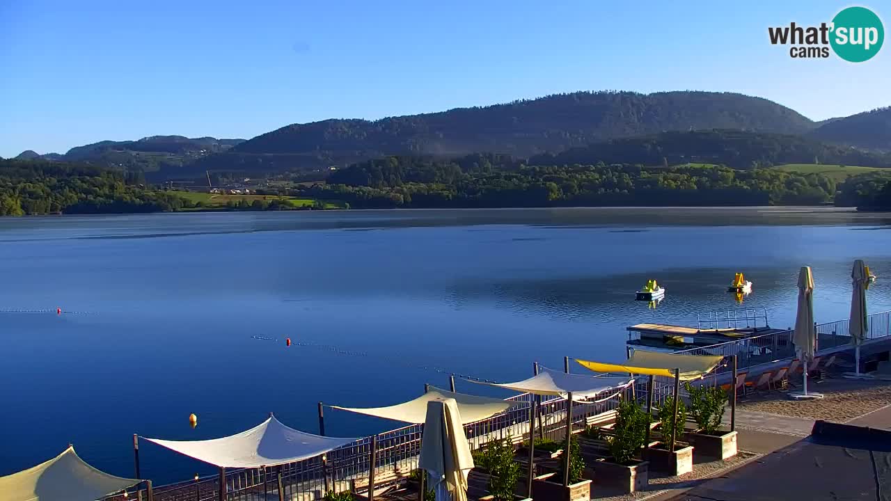 Spletna kamera Velenjsko jezero – Pogled v živo z Velenjske plaže