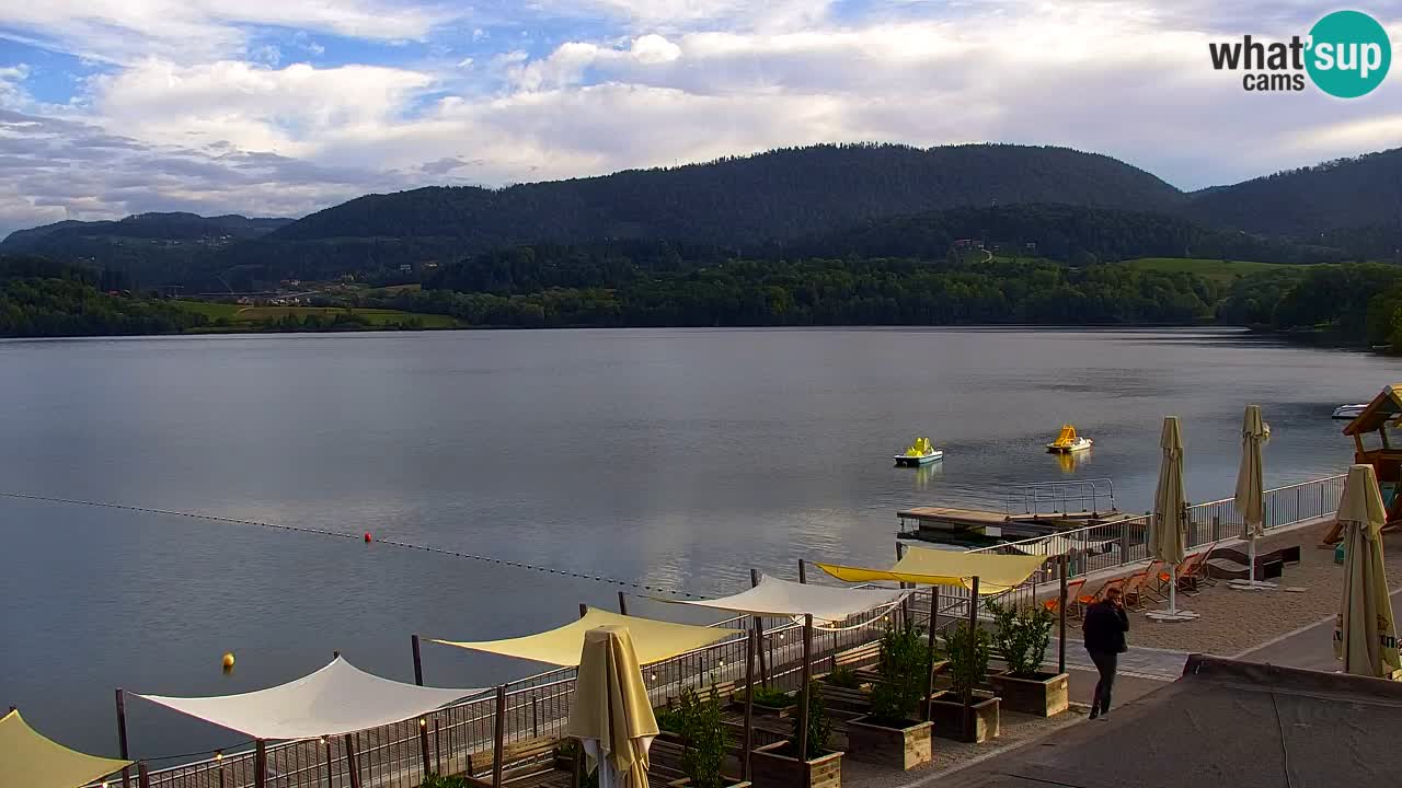 Spletna kamera Velenjsko jezero – Pogled v živo z Velenjske plaže