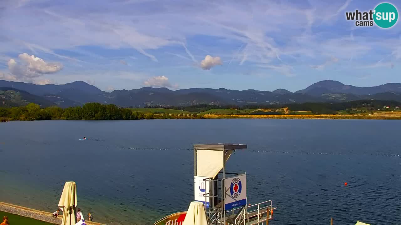 Spletna kamera Velenjsko jezero – Pogled v živo z Velenjske plaže