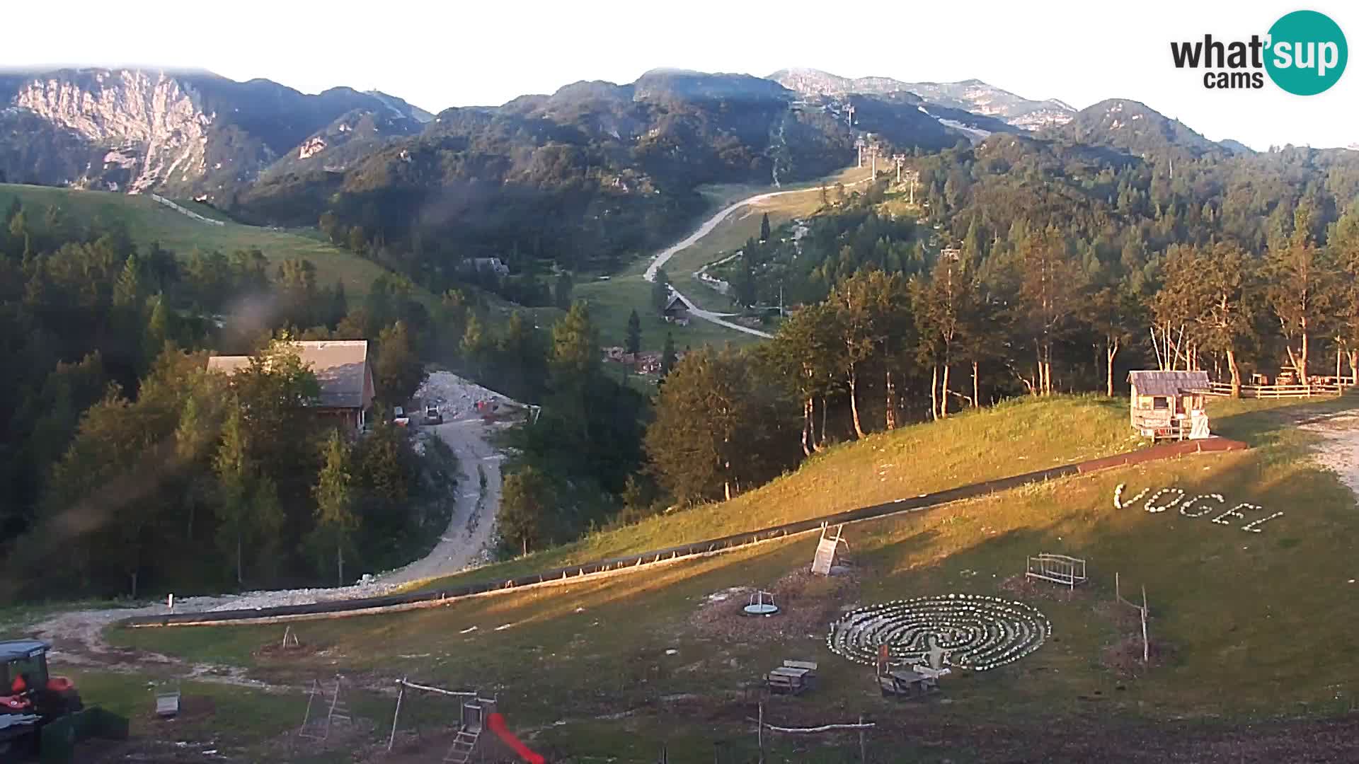 Spletna kamera Smučišče Kamera v zivo Vogel – postaja nihalke