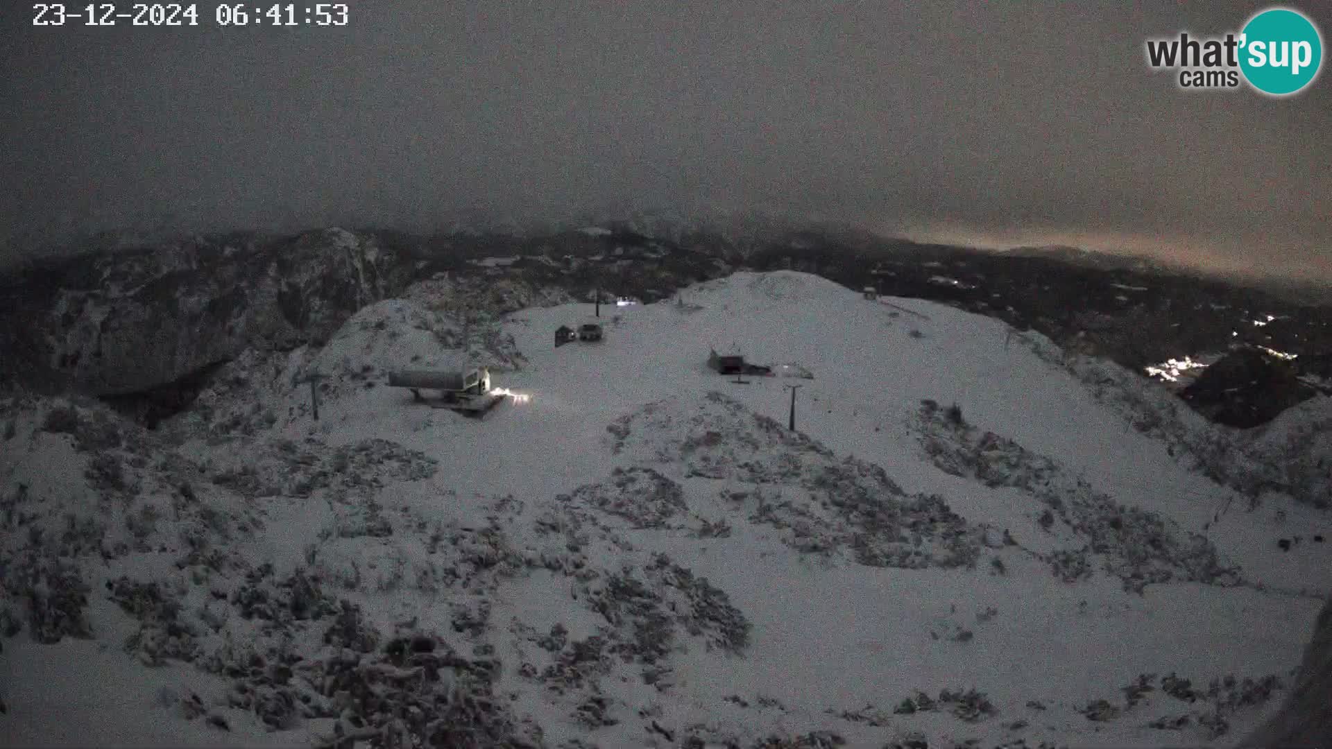 Vogel Ski Resort webcam View from Orlova Glava to Triglav