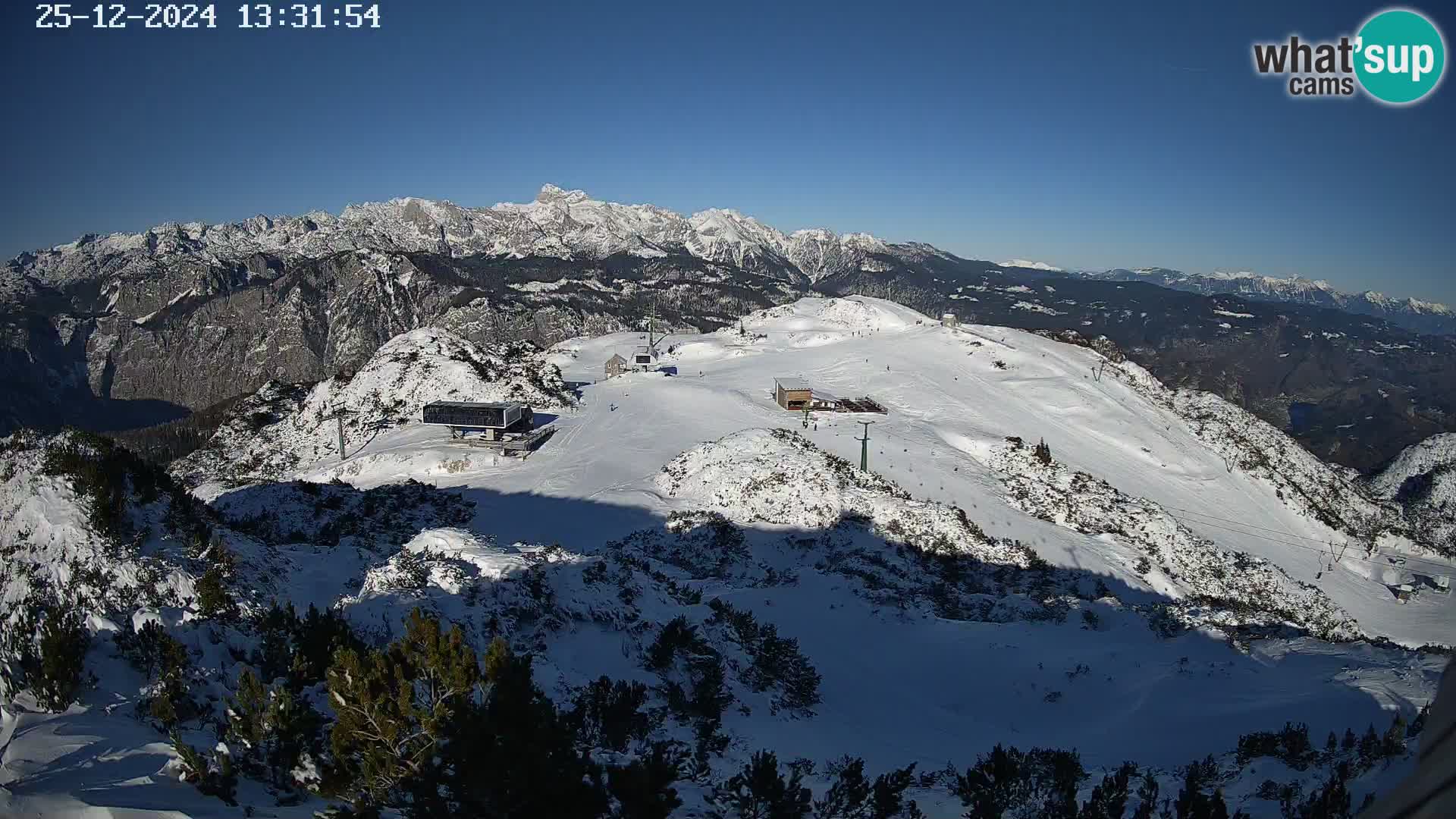 Vogel Ski Resort webcam View from Orlova Glava to Triglav