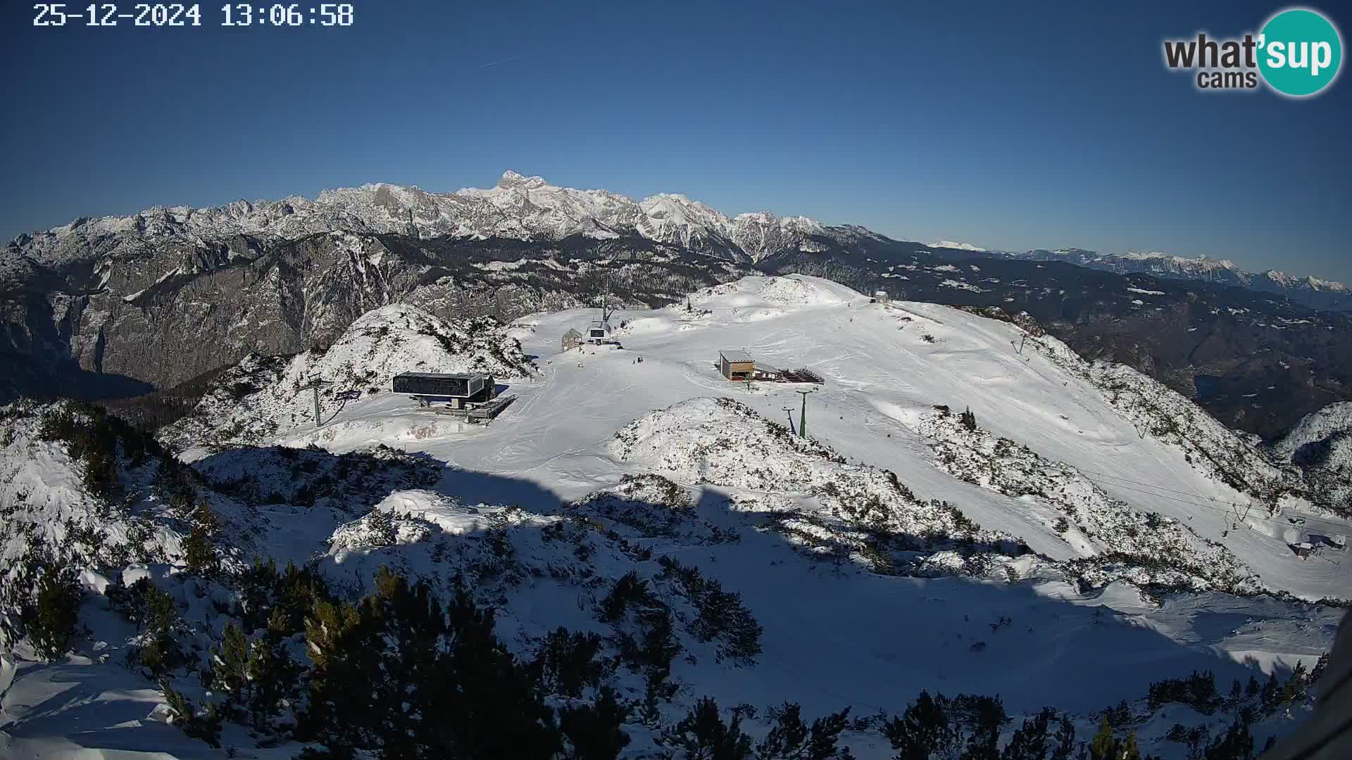 Vogel Ski Resort webcam View from Orlova Glava to Triglav