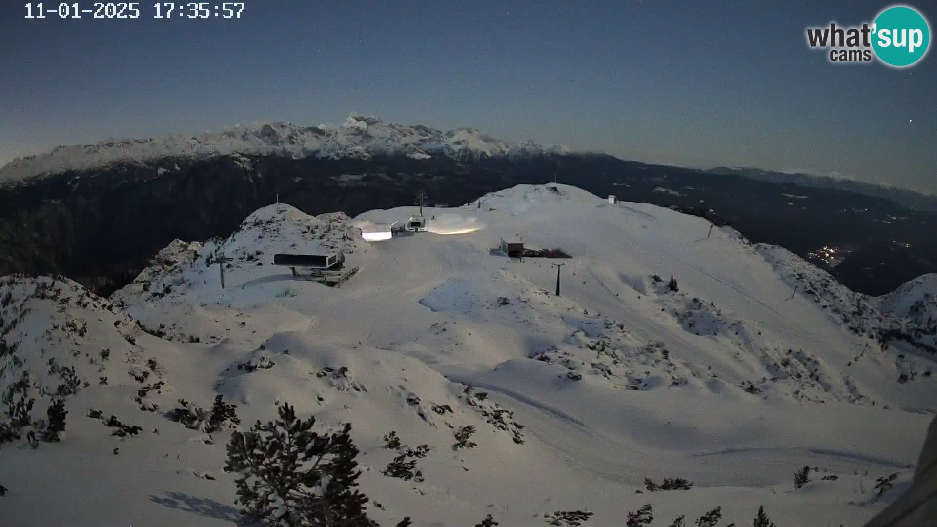 Vogel Ski Resort webcam View from Orlova Glava to Triglav