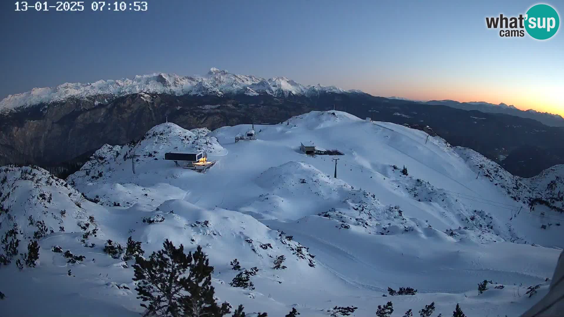 Vogel Ski Resort webcam View from Orlova Glava to Triglav