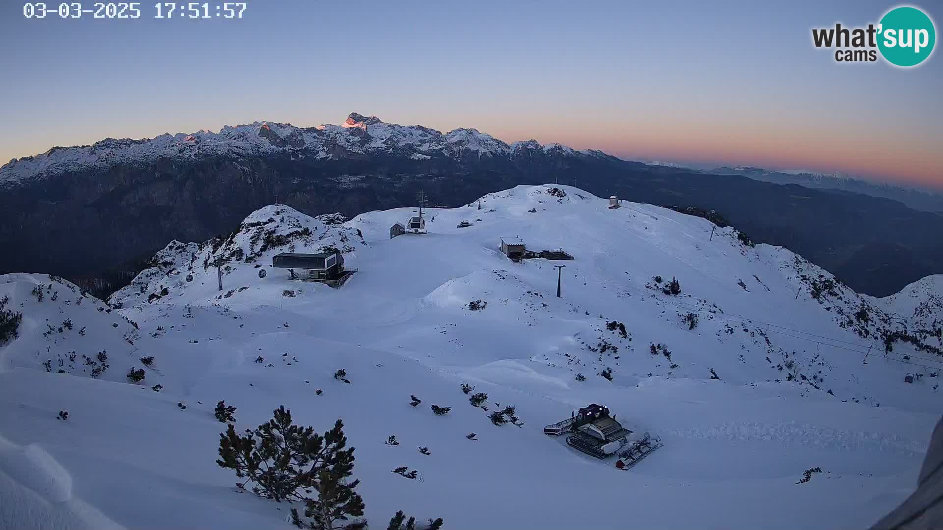 Vogel Ski Resort webcam View from Orlova Glava to Triglav