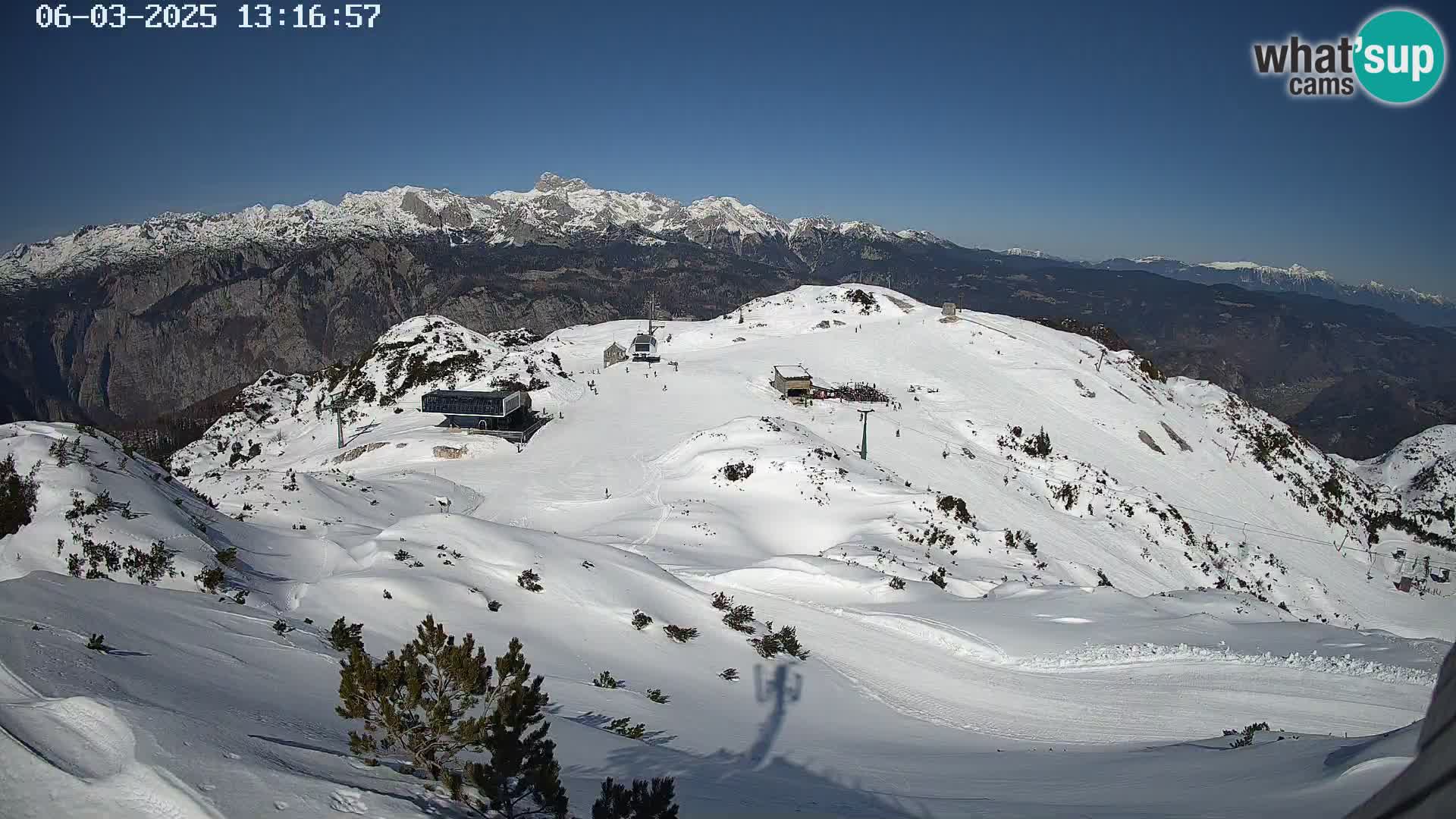 Vogel Ski Resort webcam View from Orlova Glava to Triglav