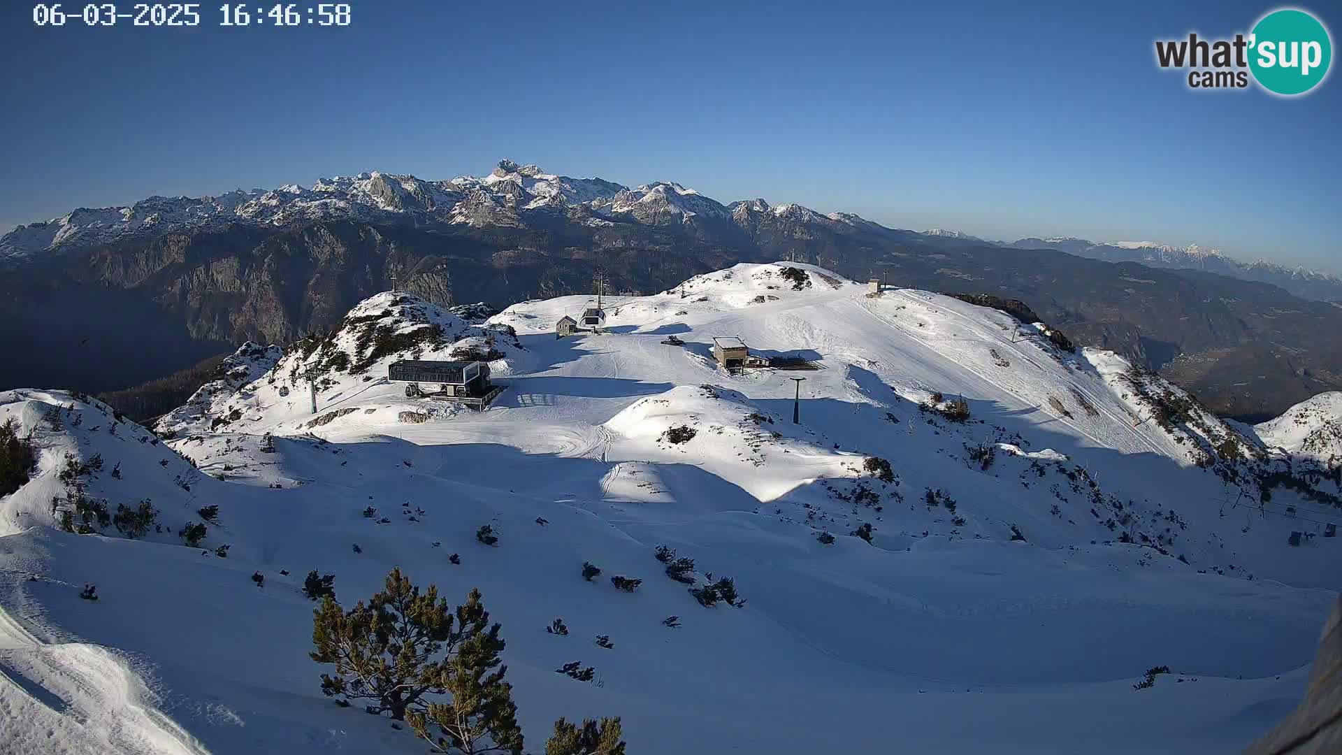 Vogel Ski Resort webcam View from Orlova Glava to Triglav