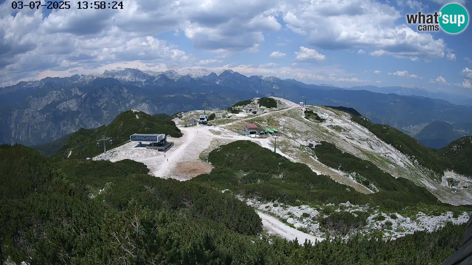 Vogel Ski Resort webcam View from Orlova Glava to Triglav