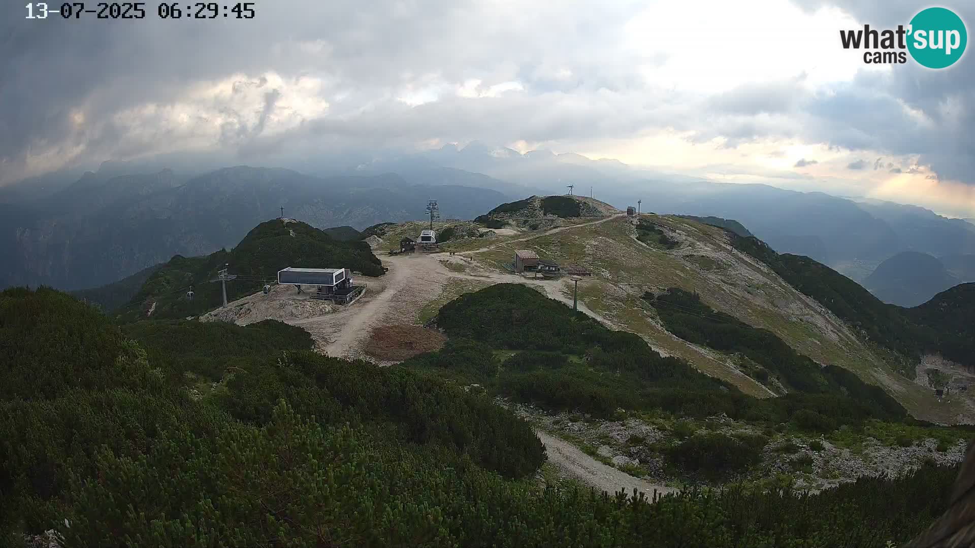 Vogel Ski Resort webcam View from Orlova Glava to Triglav