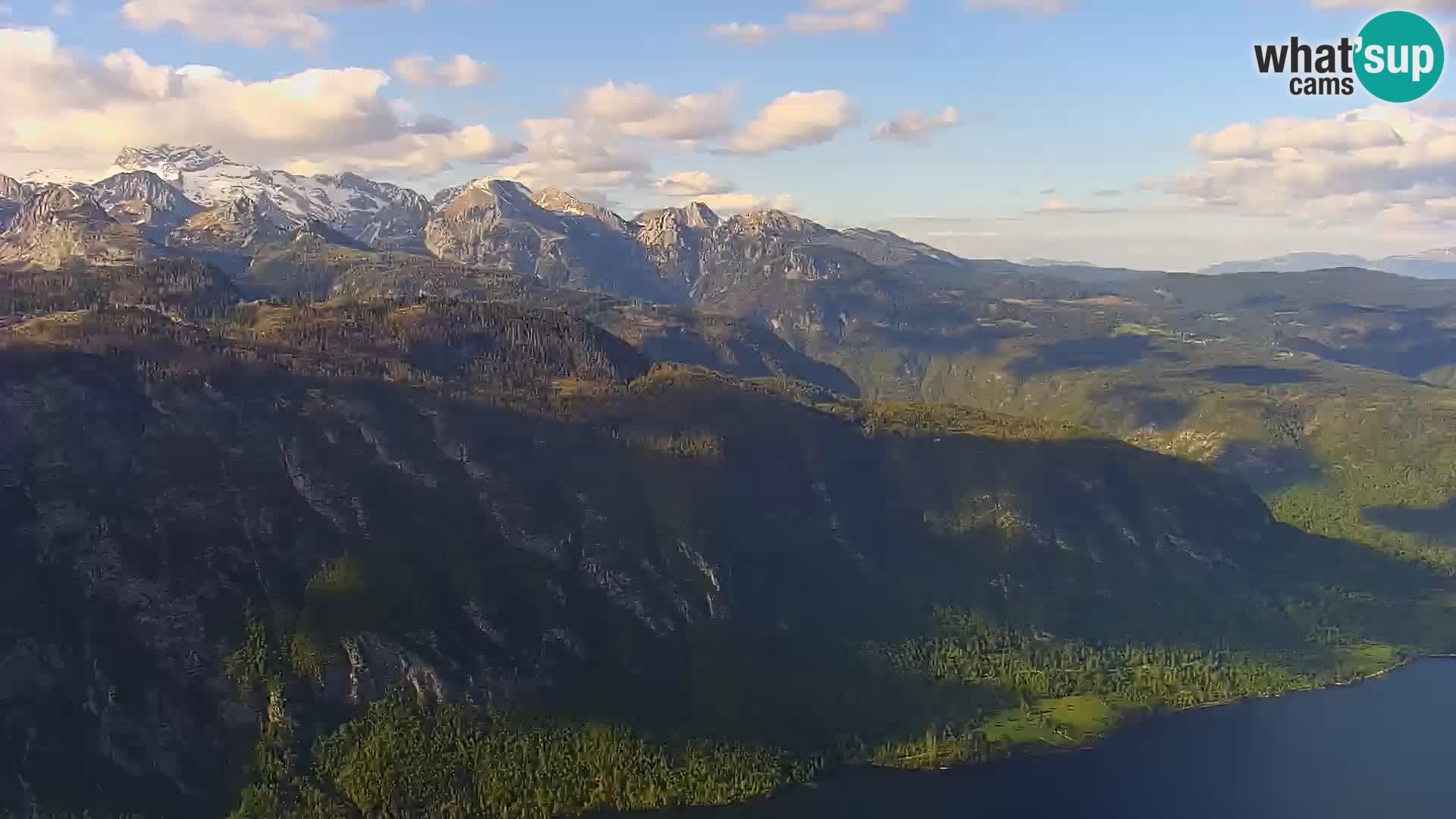 Spletna kamera Bohinj jezero in na Triglav – pogled s smučišča Vogel