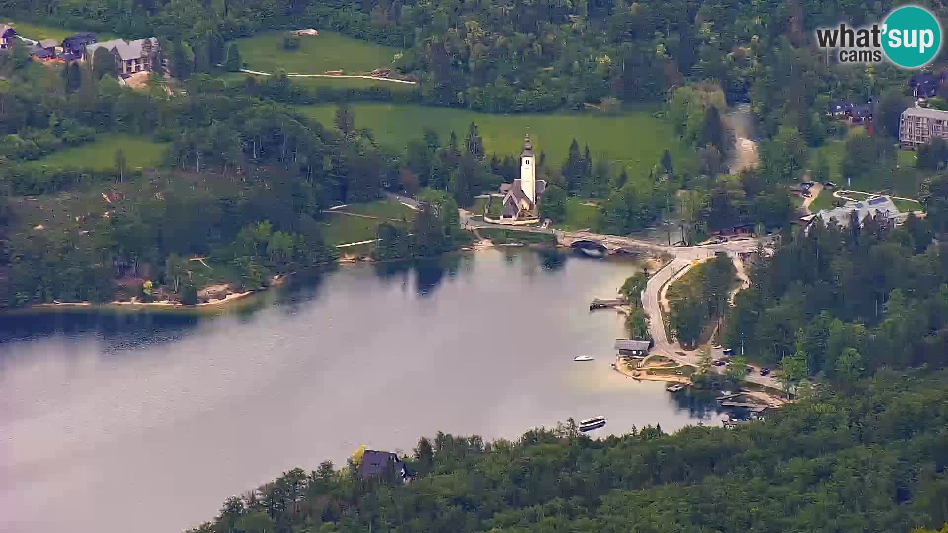 Spletna kamera Bohinj jezero in na Triglav – pogled s smučišča Vogel