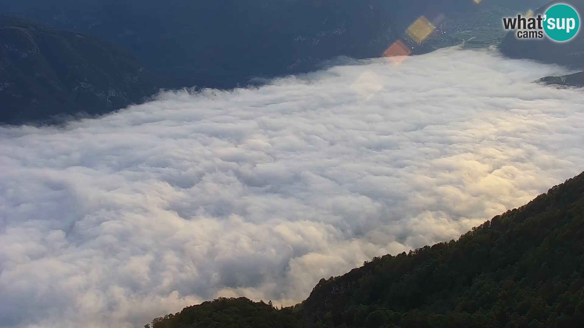 Spletna kamera Bohinj jezero in na Triglav – pogled s smučišča Vogel