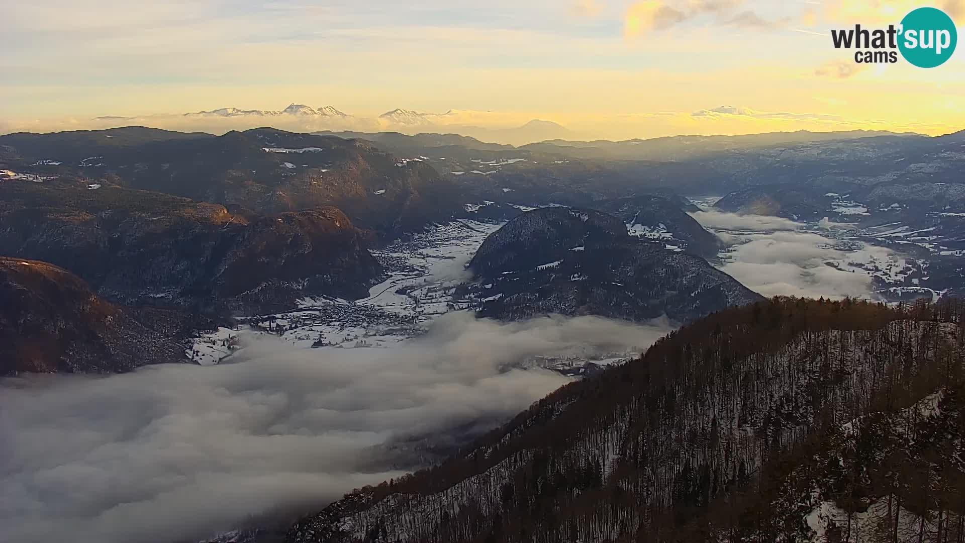 Spletna kamera Bohinj jezero in na Triglav – pogled s smučišča Vogel