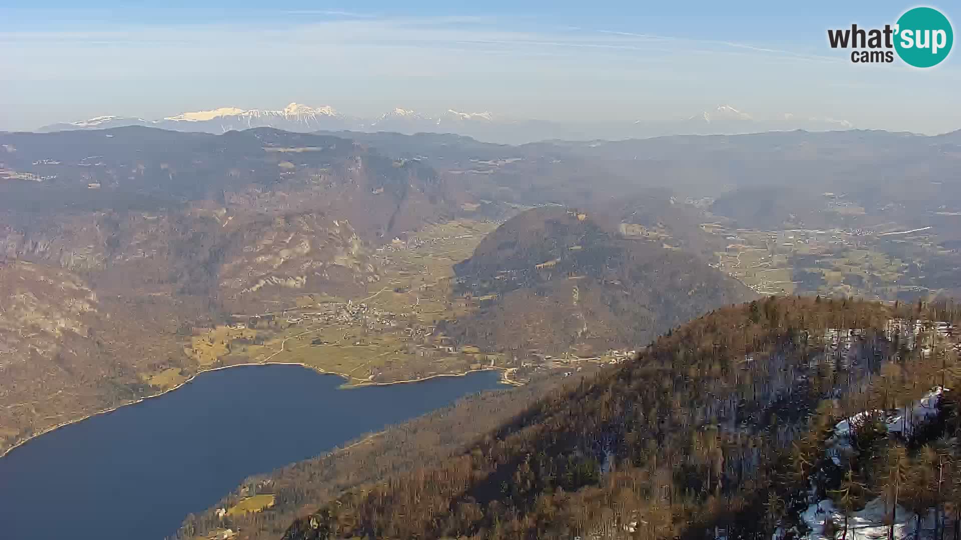 Spletna kamera Bohinj jezero in na Triglav – pogled s smučišča Vogel