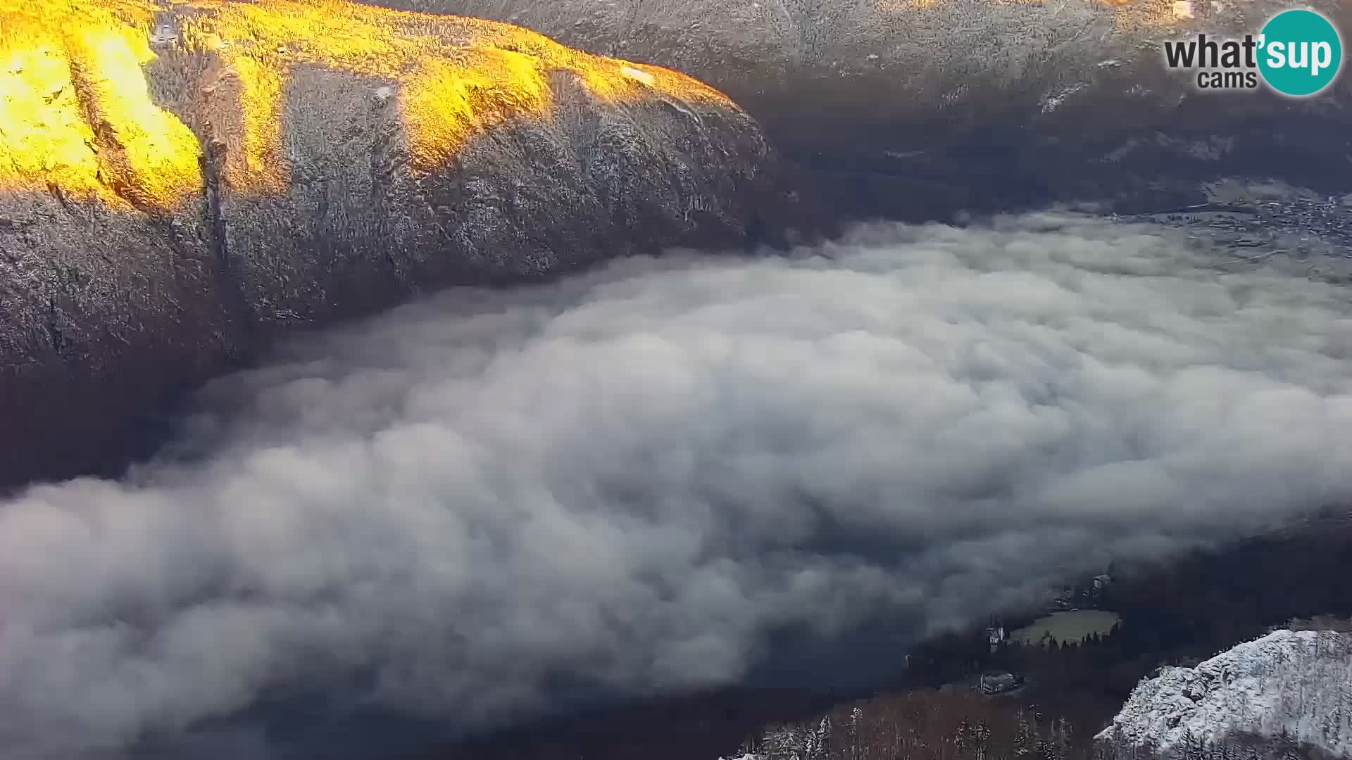 Spletna kamera Bohinj jezero in na Triglav – pogled s smučišča Vogel