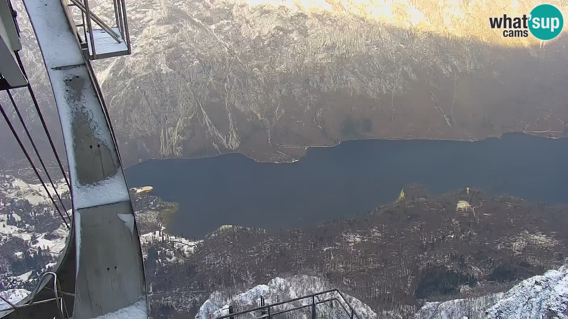 Spletna kamera Bohinj jezero in na Triglav – pogled s smučišča Vogel