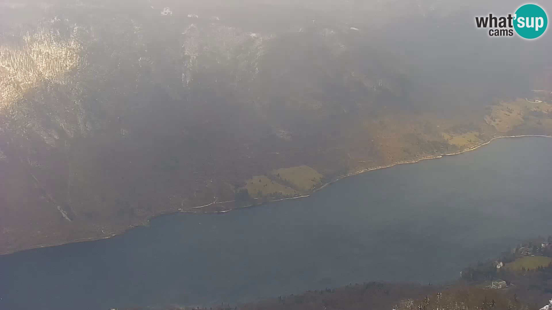 Spletna kamera Bohinj jezero in na Triglav – pogled s smučišča Vogel