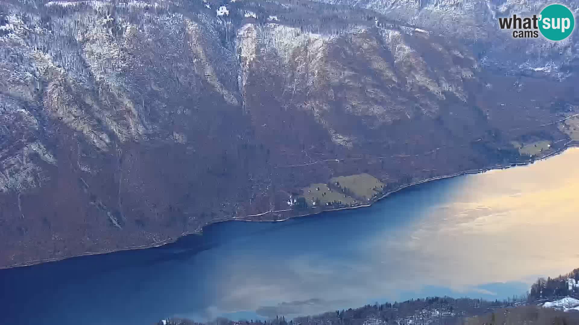 Spletna kamera Bohinj jezero in na Triglav – pogled s smučišča Vogel