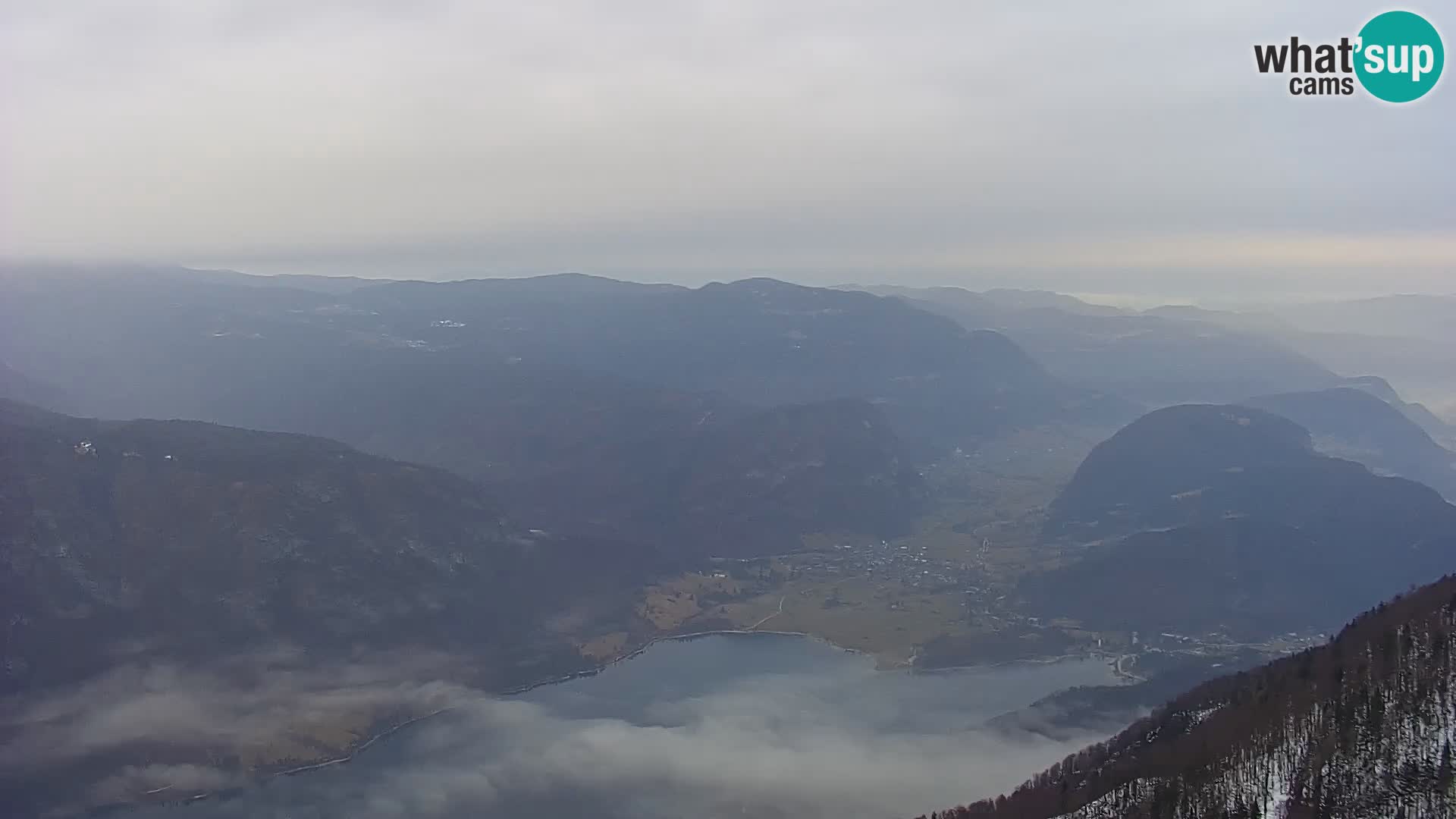 Spletna kamera Bohinj jezero in na Triglav – pogled s smučišča Vogel