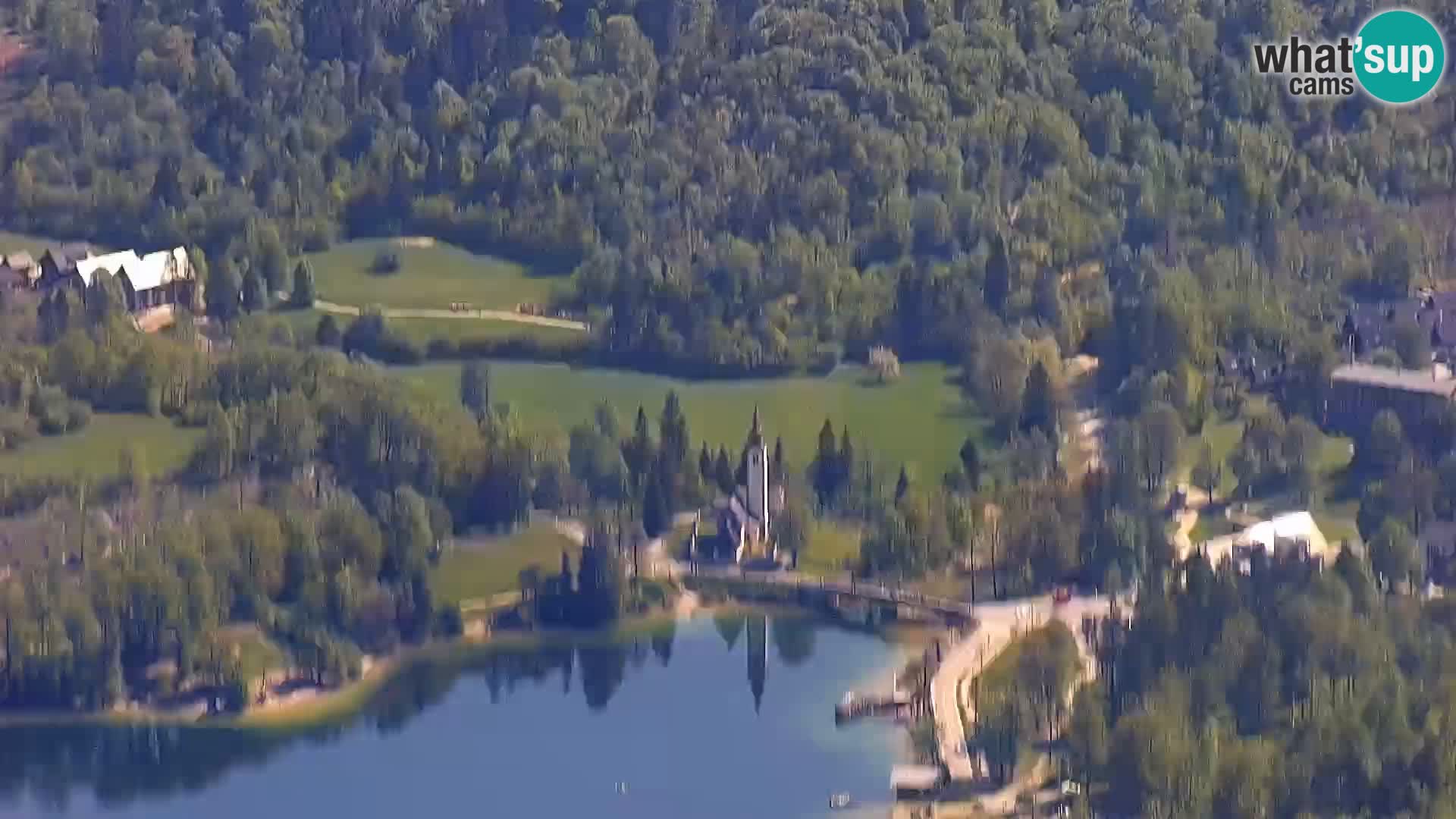 Spletna kamera Bohinj jezero in na Triglav – pogled s smučišča Vogel