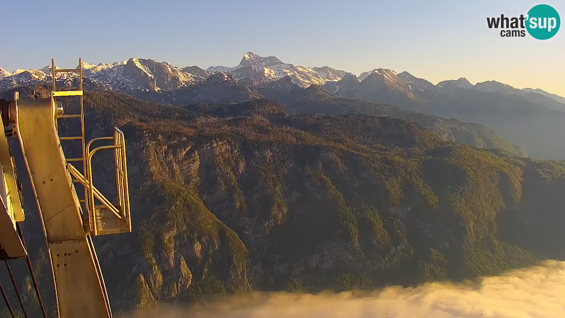 Spletna kamera Bohinj jezero in na Triglav – pogled s smučišča Vogel