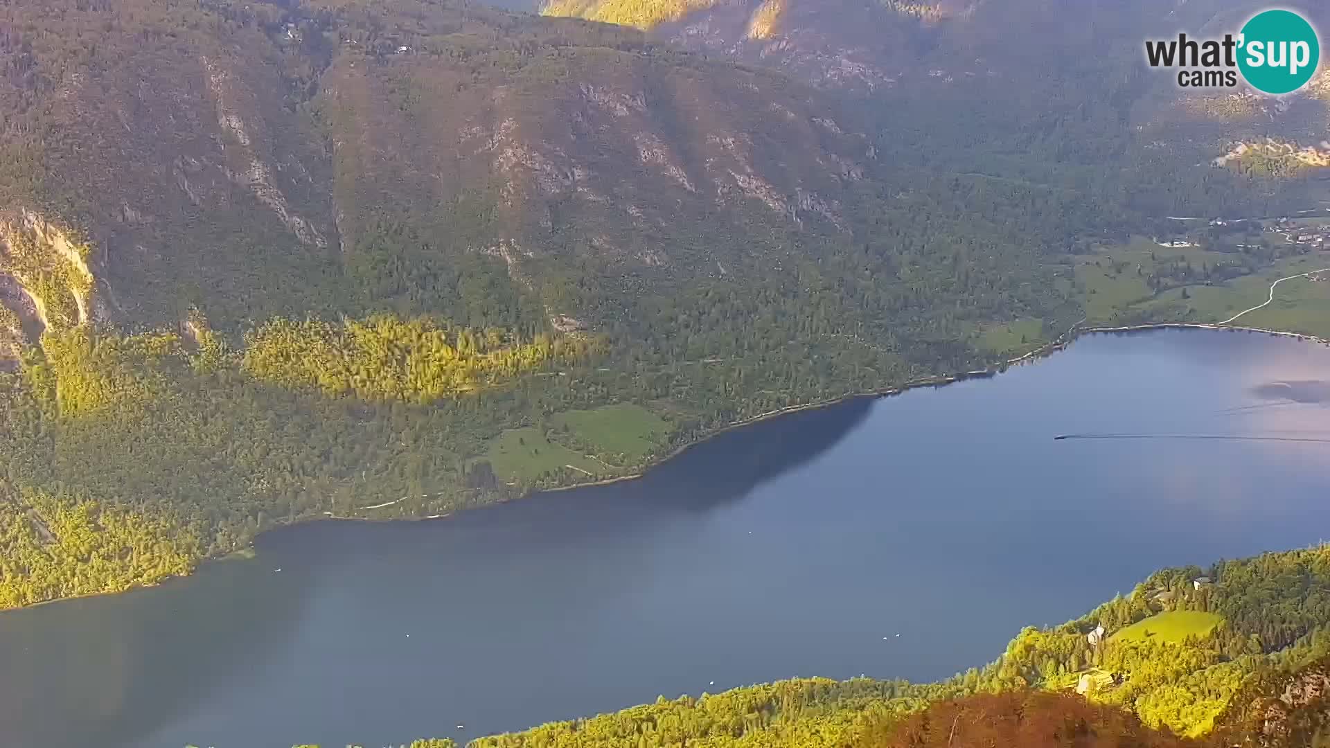 Spletna kamera Bohinj jezero in na Triglav – pogled s smučišča Vogel