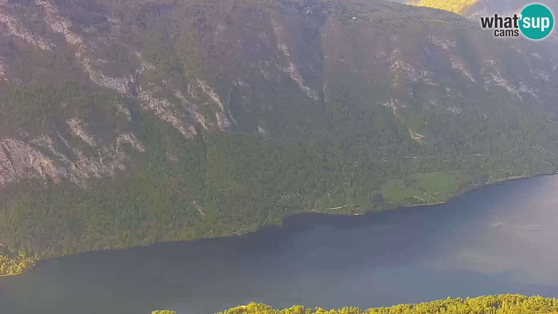 Spletna kamera Bohinj jezero in na Triglav – pogled s smučišča Vogel