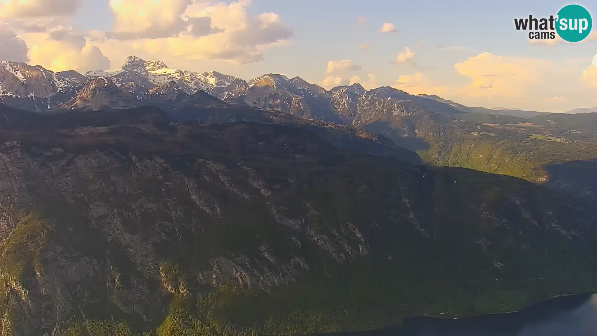 Spletna kamera Bohinj jezero in na Triglav – pogled s smučišča Vogel