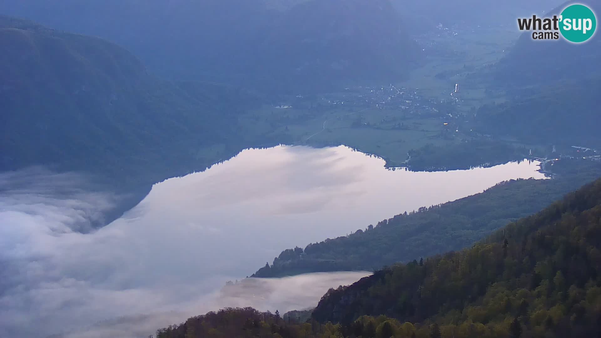 Spletna kamera Bohinj jezero in na Triglav – pogled s smučišča Vogel