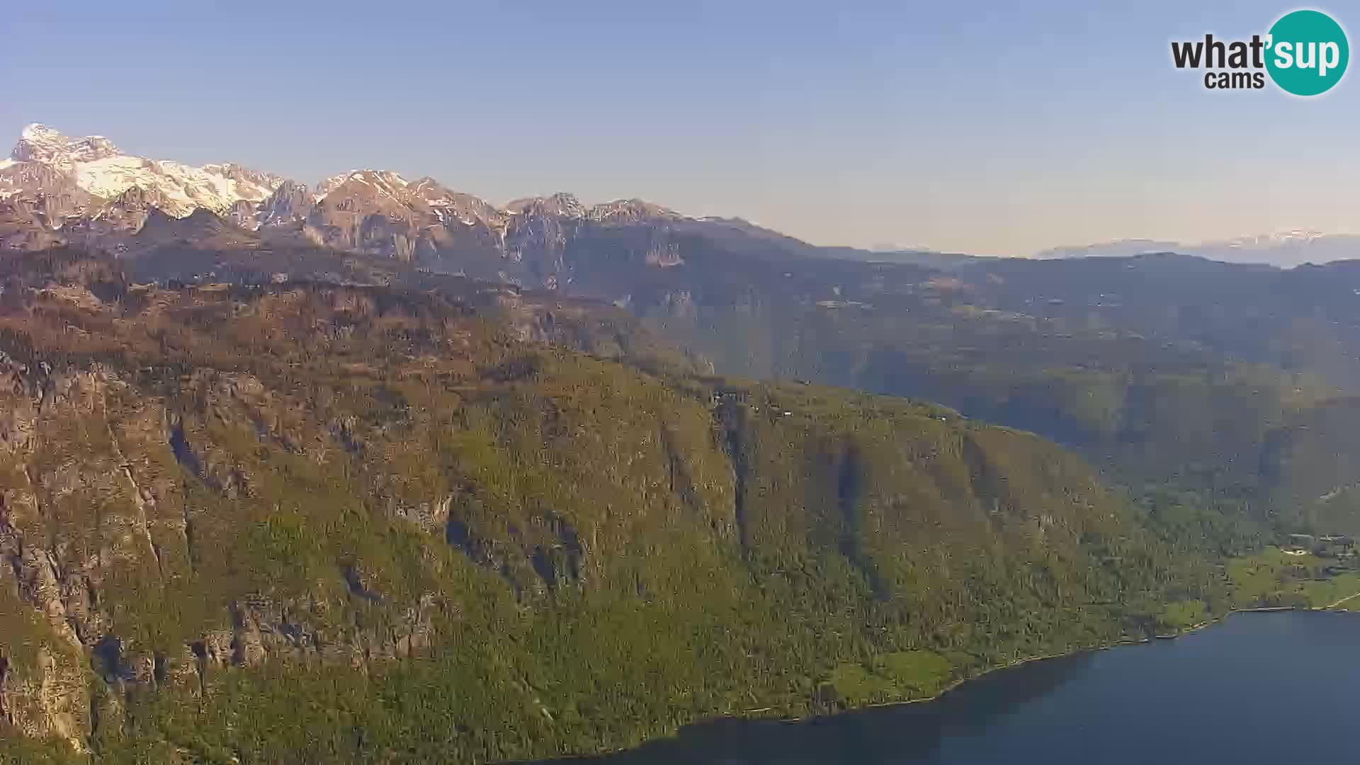 Web kamera Bohinjsko jezero i Triglav – pogled sa skijališta Vogel