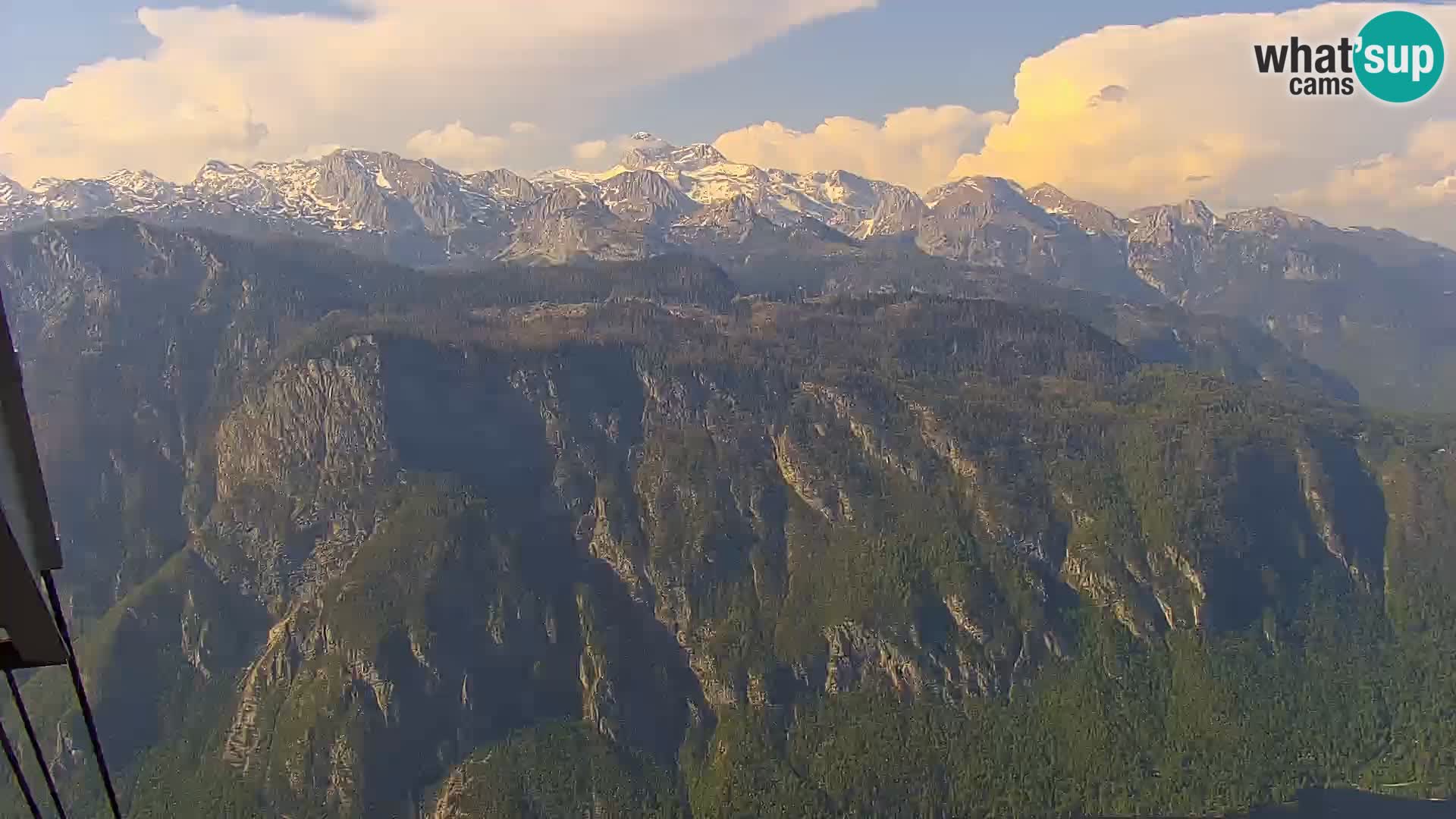 Spletna kamera Bohinj jezero in na Triglav – pogled s smučišča Vogel