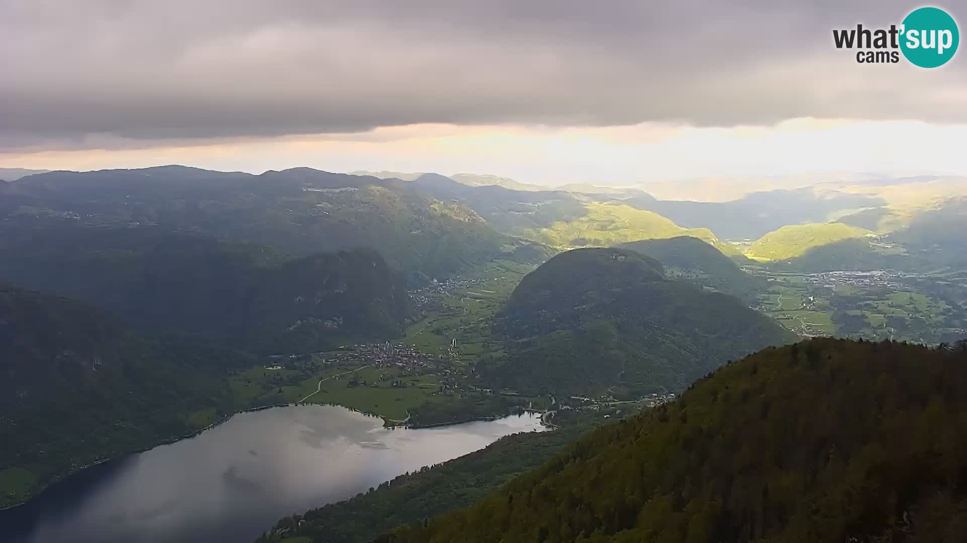 Web kamera Bohinjsko jezero i Triglav – pogled sa skijališta Vogel
