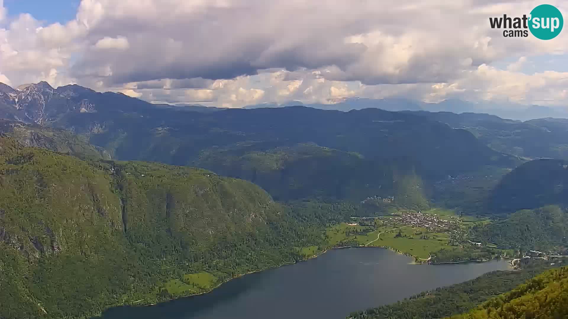 Web kamera Bohinjsko jezero i Triglav – pogled sa skijališta Vogel