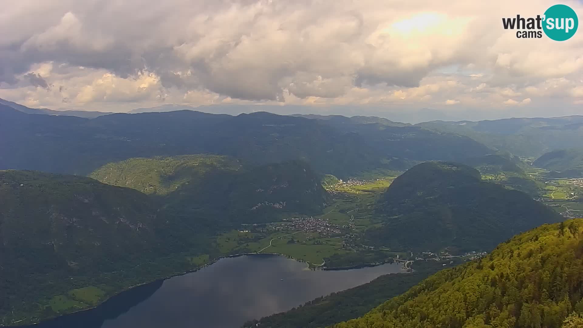Web kamera Bohinjsko jezero i Triglav – pogled sa skijališta Vogel