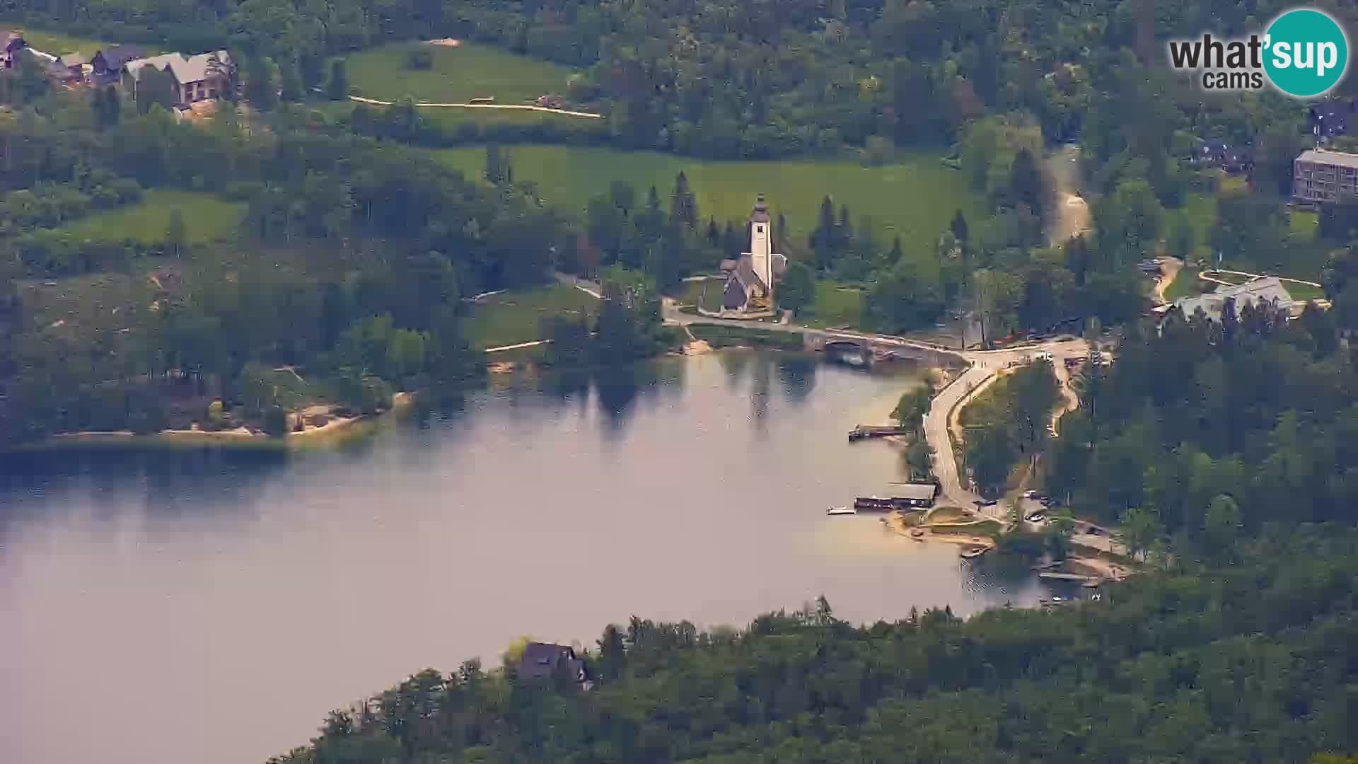 Web kamera Bohinjsko jezero i Triglav – pogled sa skijališta Vogel