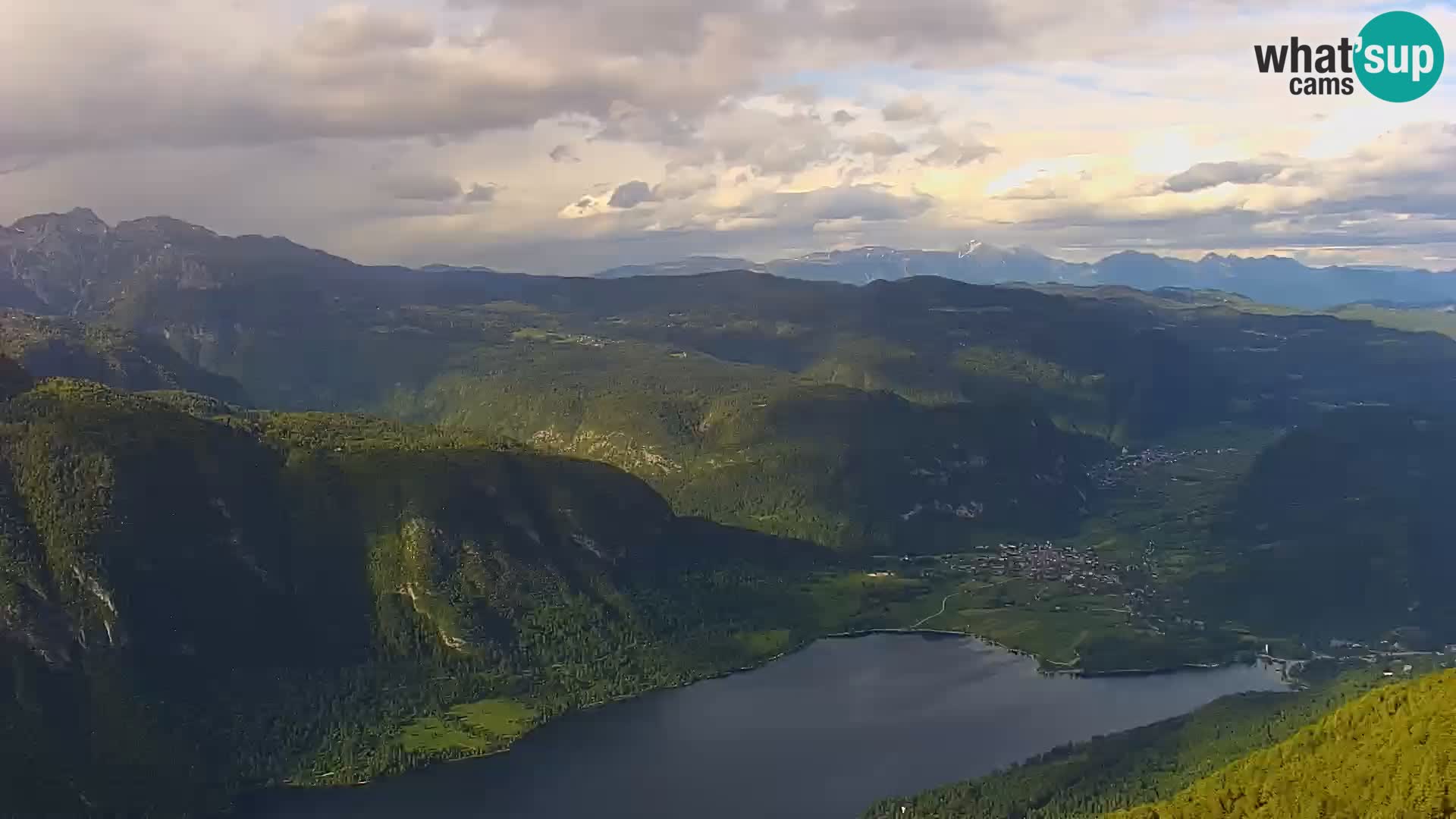 Web kamera Bohinjsko jezero i Triglav – pogled sa skijališta Vogel