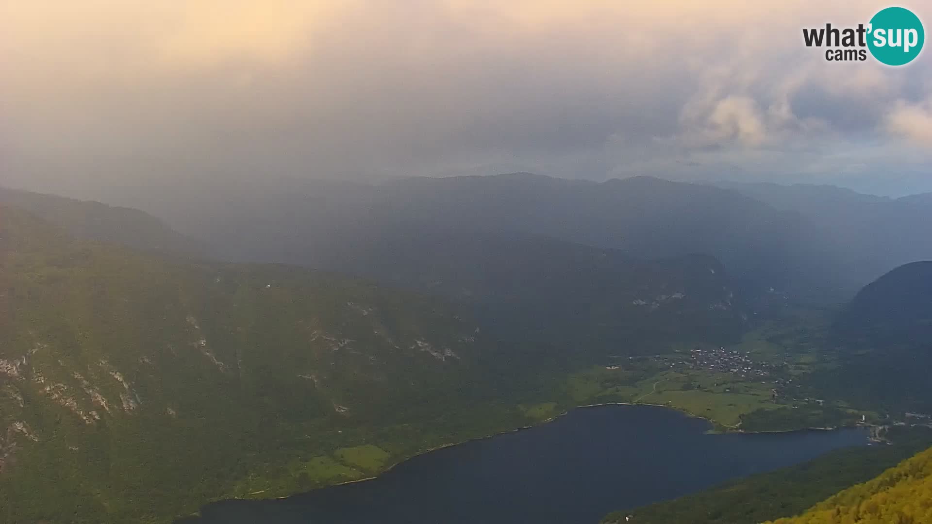 Web kamera Bohinjsko jezero i Triglav – pogled sa skijališta Vogel