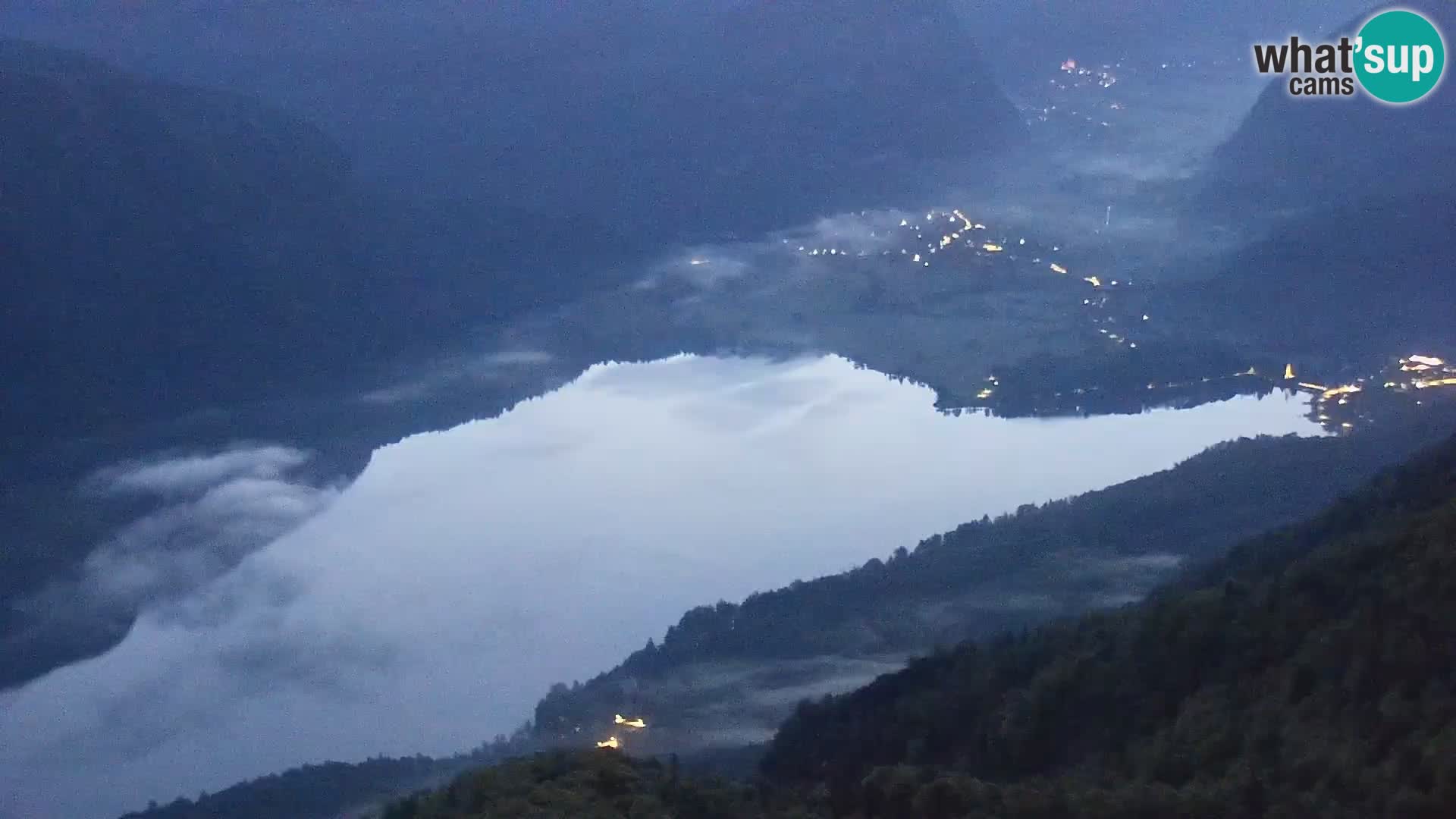 Spletna kamera Bohinj jezero in na Triglav – pogled s smučišča Vogel