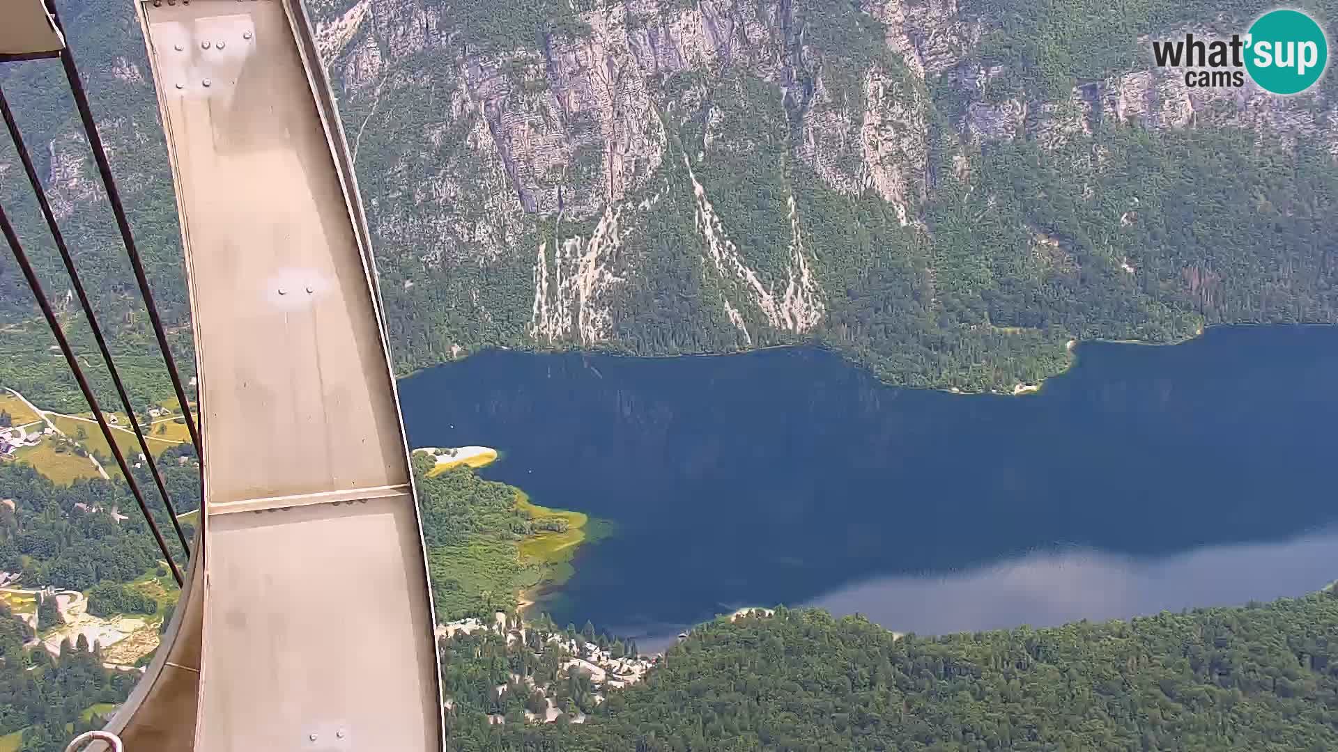 Spletna kamera Bohinj jezero in na Triglav – pogled s smučišča Vogel