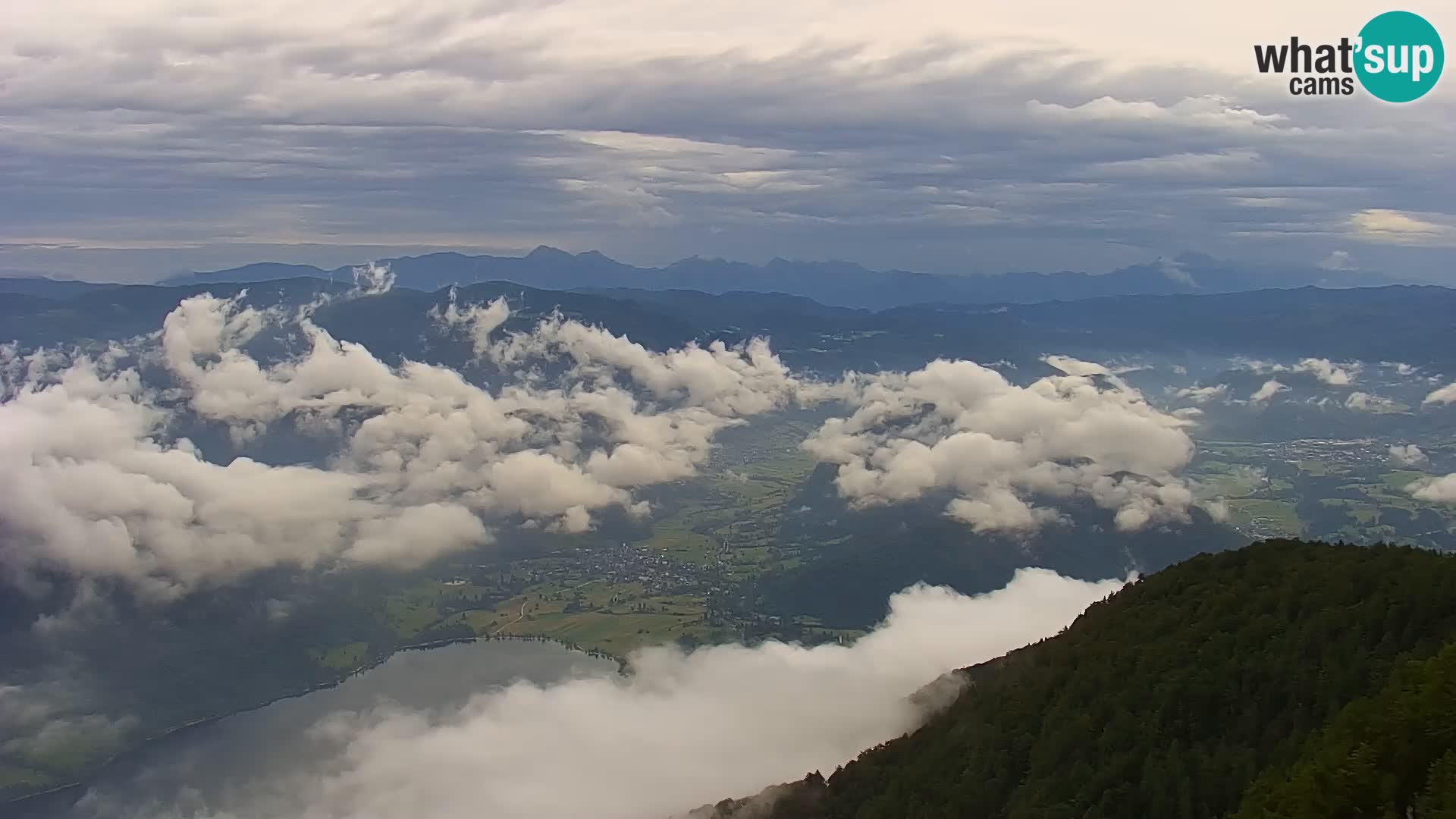 Spletna kamera Bohinj jezero in na Triglav – pogled s smučišča Vogel