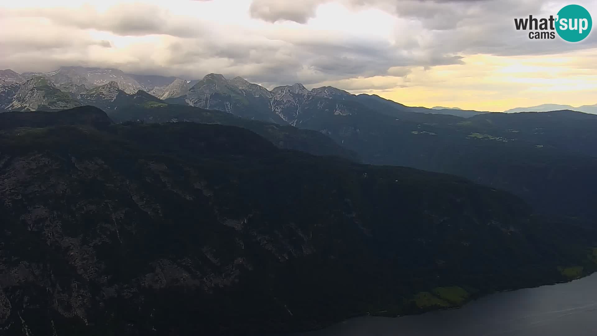 Spletna kamera Bohinj jezero in na Triglav – pogled s smučišča Vogel