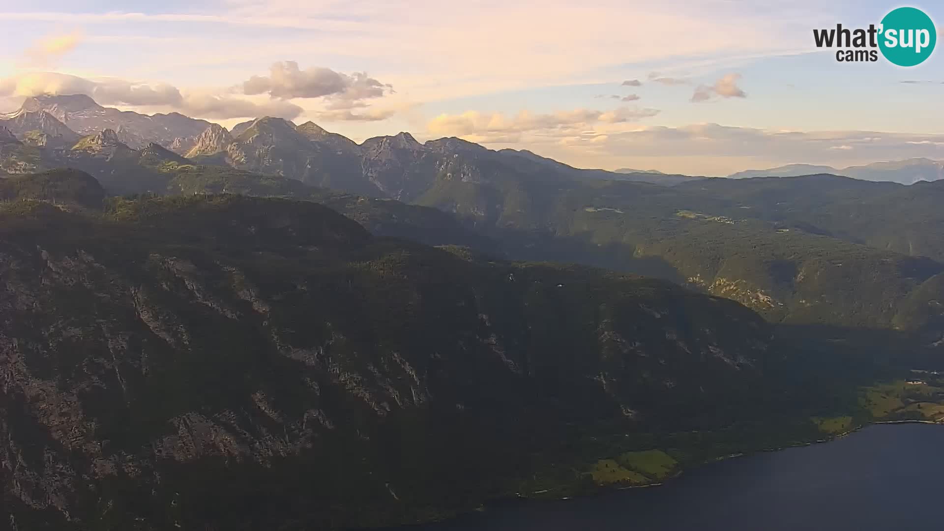 Spletna kamera Bohinj jezero in na Triglav – pogled s smučišča Vogel