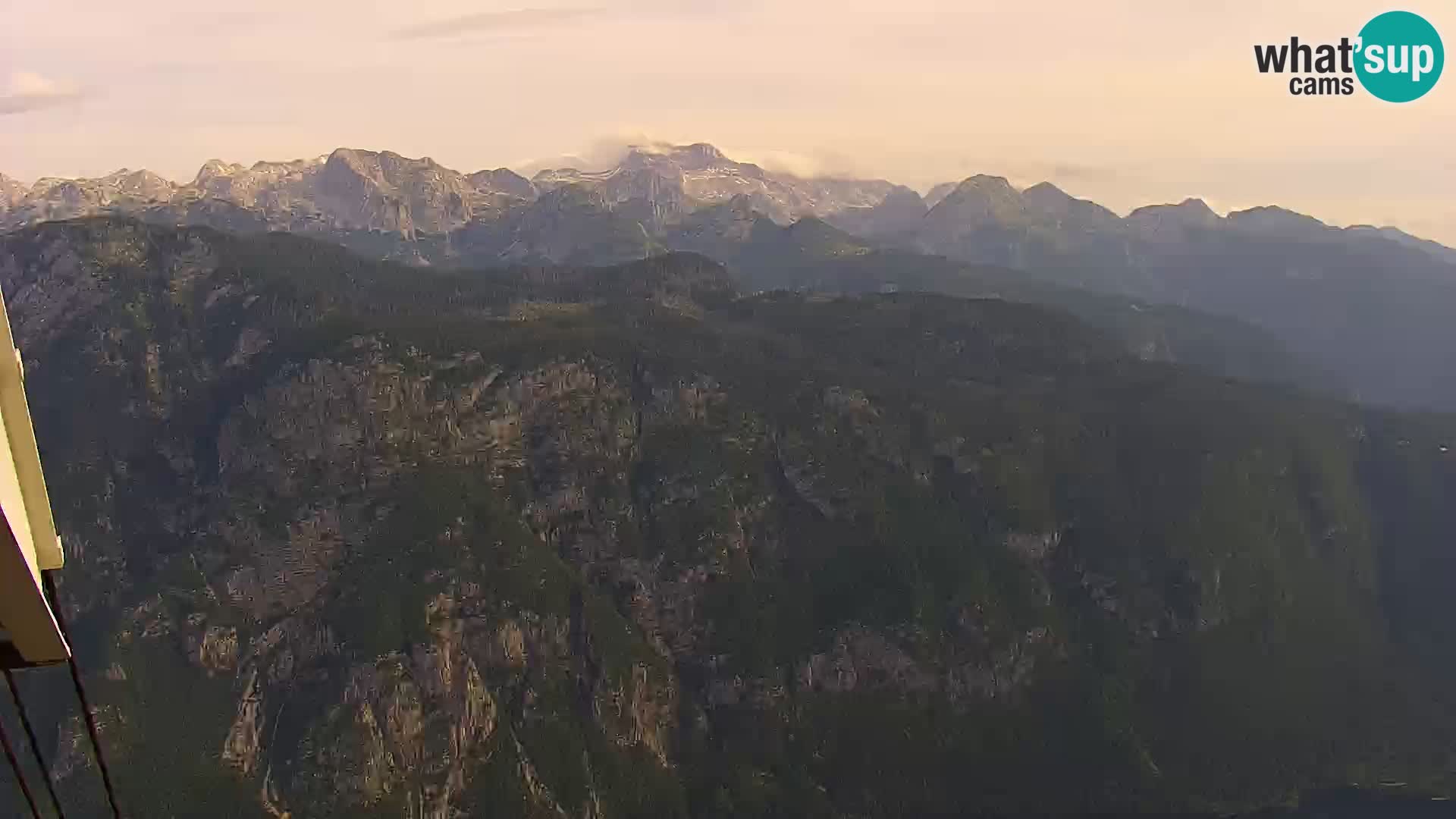 Spletna kamera Bohinj jezero in na Triglav – pogled s smučišča Vogel