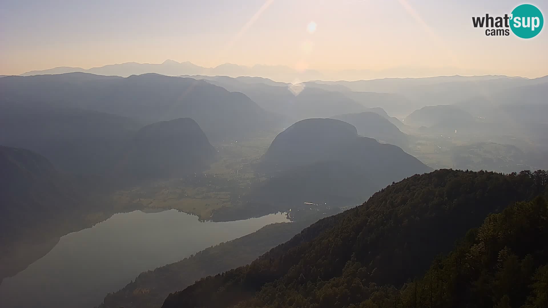 Spletna kamera Bohinj jezero in na Triglav – pogled s smučišča Vogel