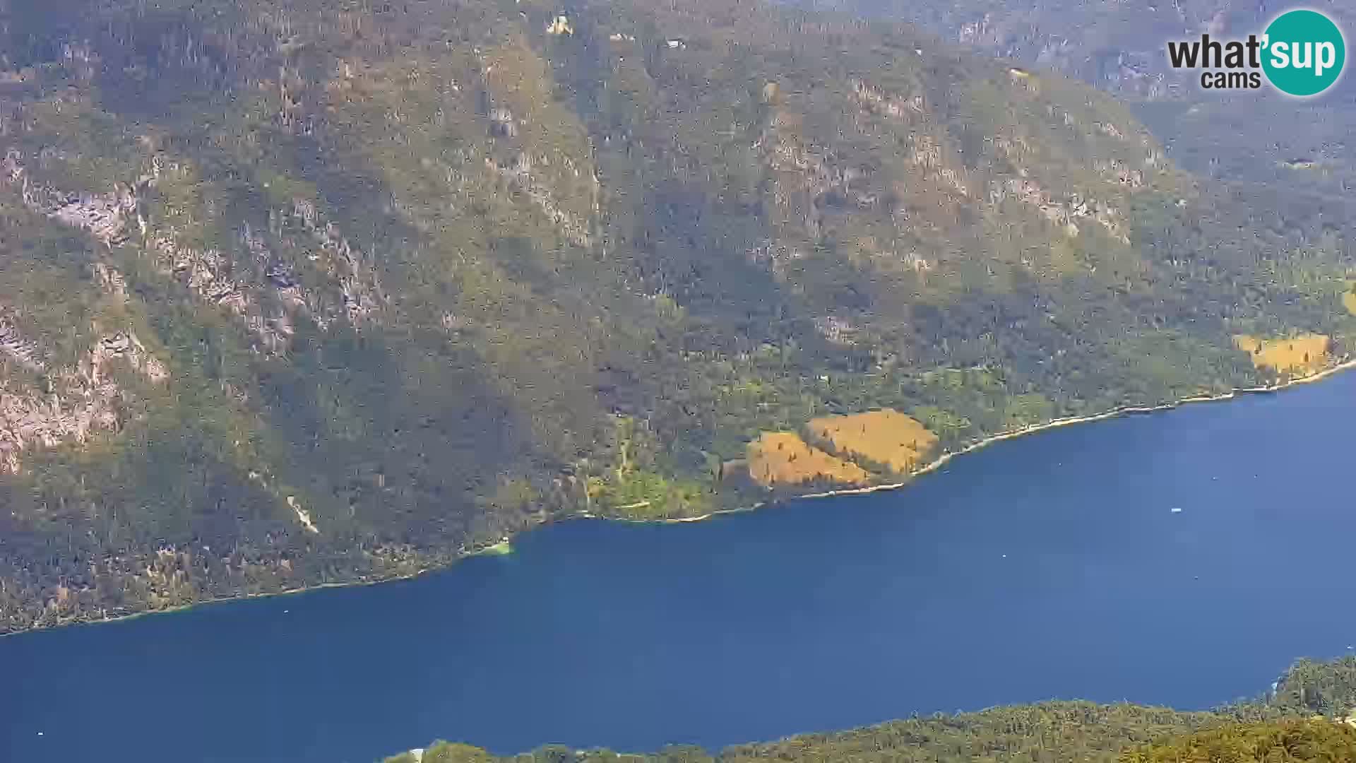 Spletna kamera Bohinj jezero in na Triglav – pogled s smučišča Vogel
