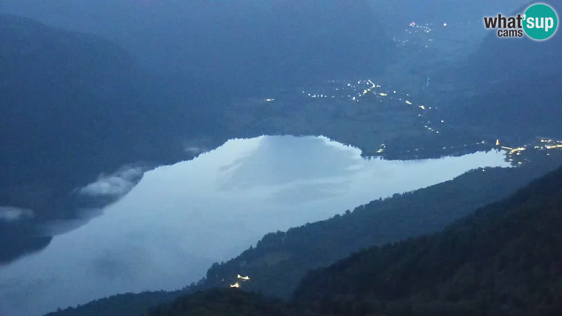 Spletna kamera Bohinj jezero in na Triglav – pogled s smučišča Vogel
