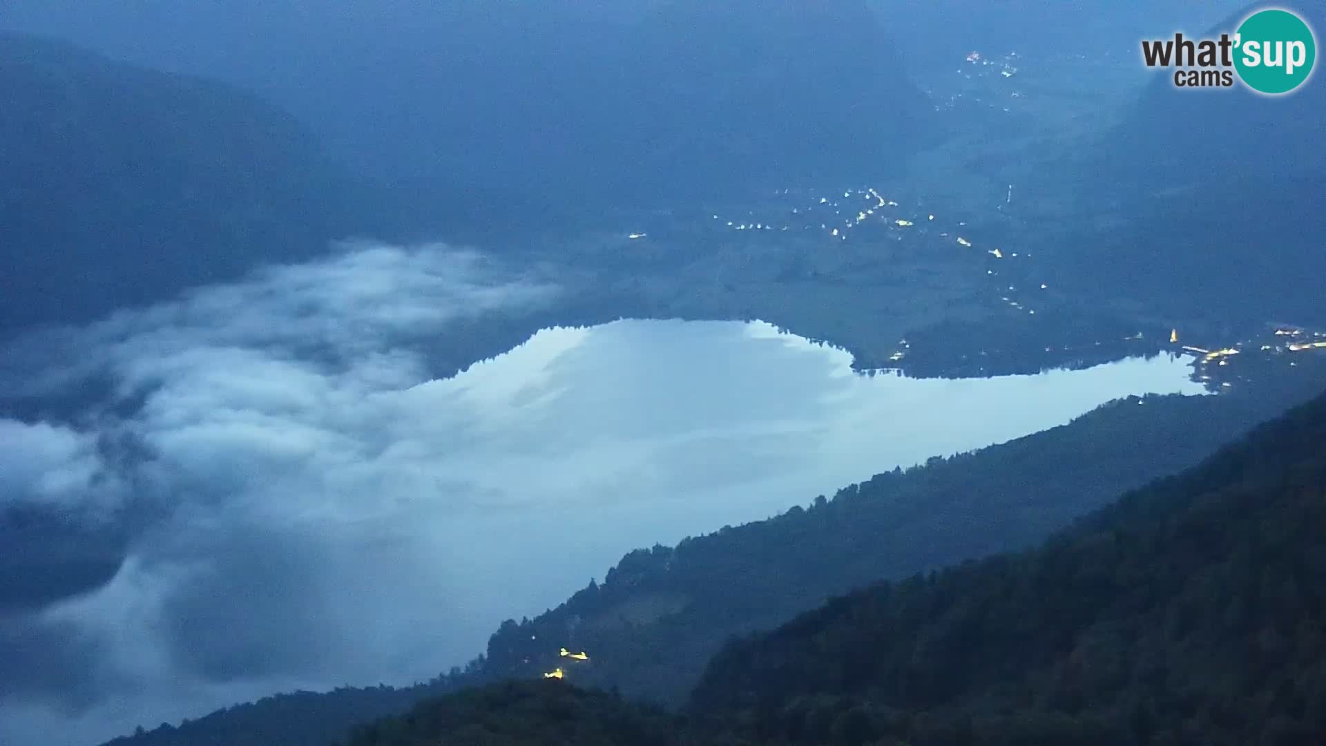 Spletna kamera Bohinj jezero in na Triglav – pogled s smučišča Vogel