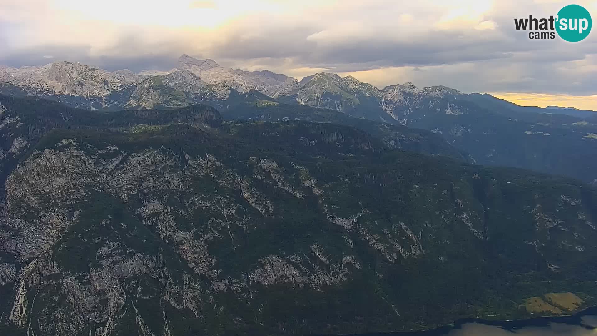 Spletna kamera Bohinj jezero in na Triglav – pogled s smučišča Vogel